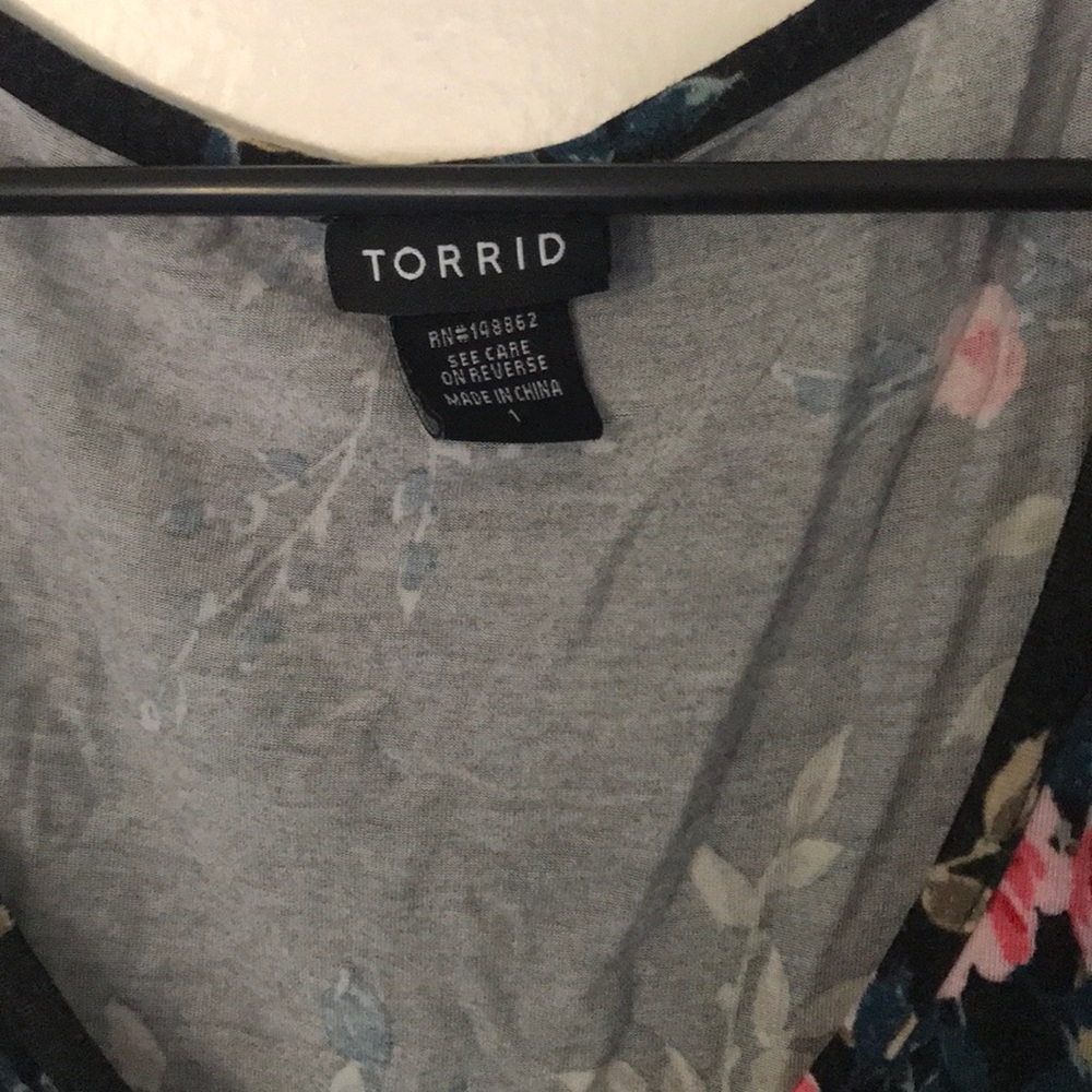 Floral button down top - Picture 3 of 3